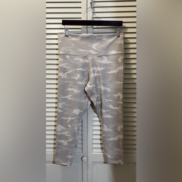 Athleta Elation Camo 7/8 Tight - Picture 3 of 9